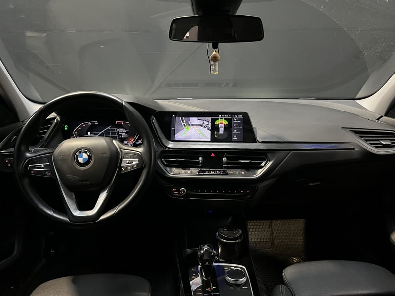 BMW 118I HATCHBACK 1.5 AUT 2022 - Imagen 11 de 19
