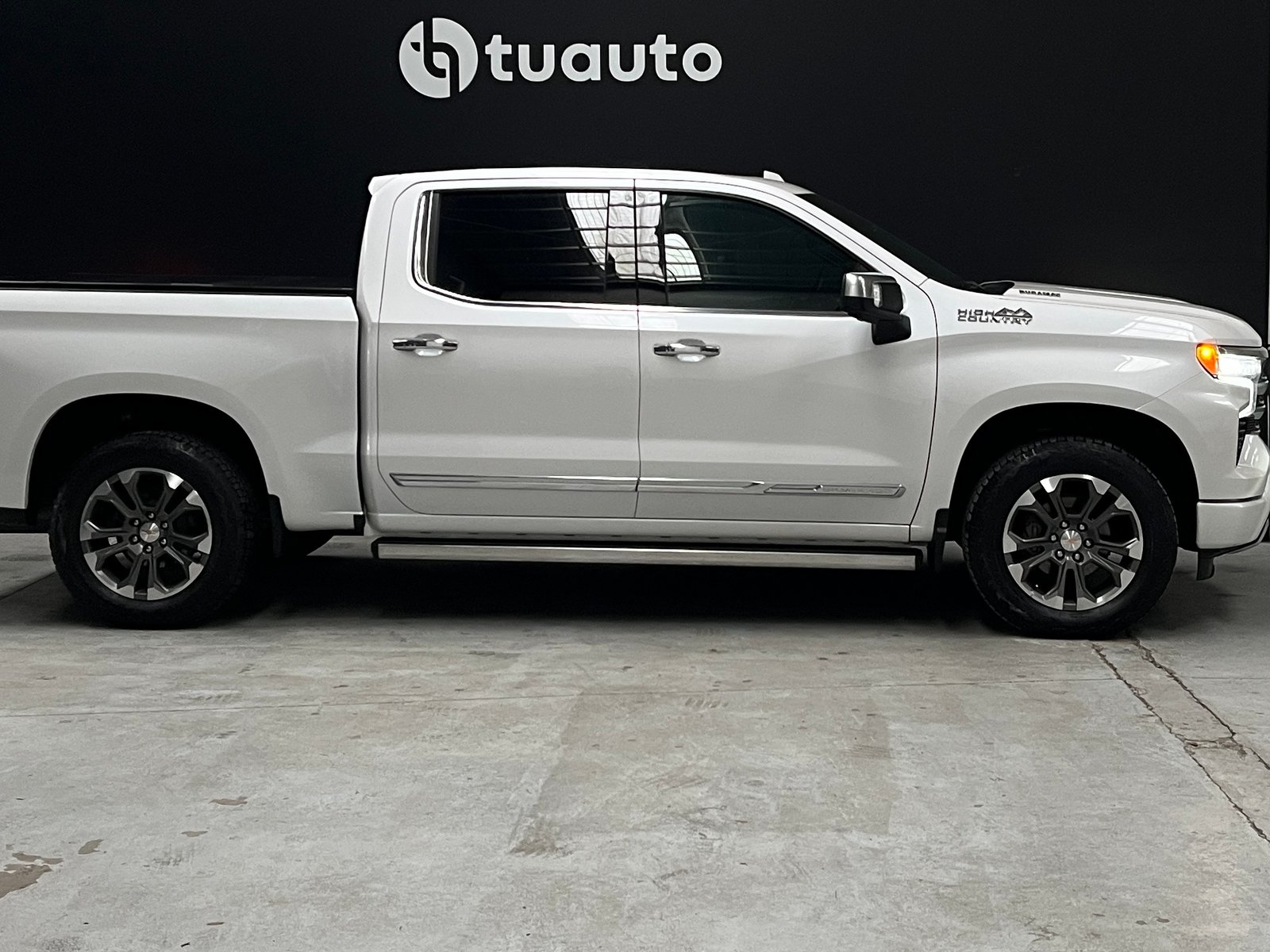 Chevrolet SILVERADO 4X4 3.0L AUT HIGH COUNTRY 2025 - Foto 3 de 18