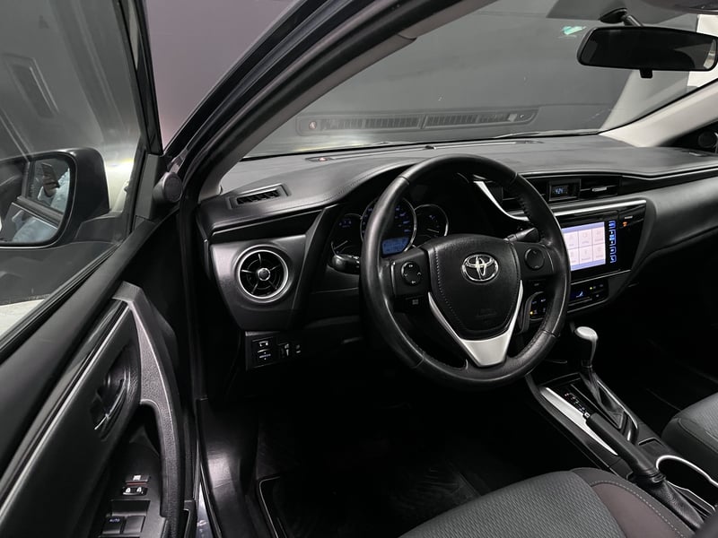 Toyota COROLLA 1.8 CVT LE 2018 - Imagen 11 de 18