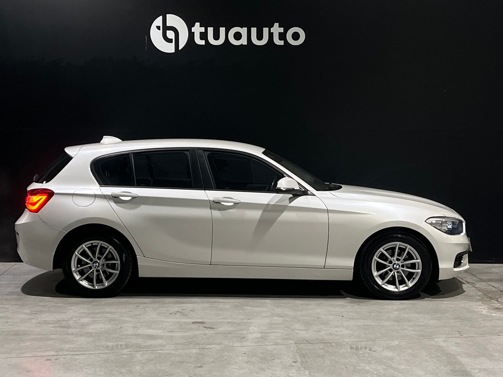 BMW 118 I LCI 1.5 AUT 2017 - Foto 4 de 19