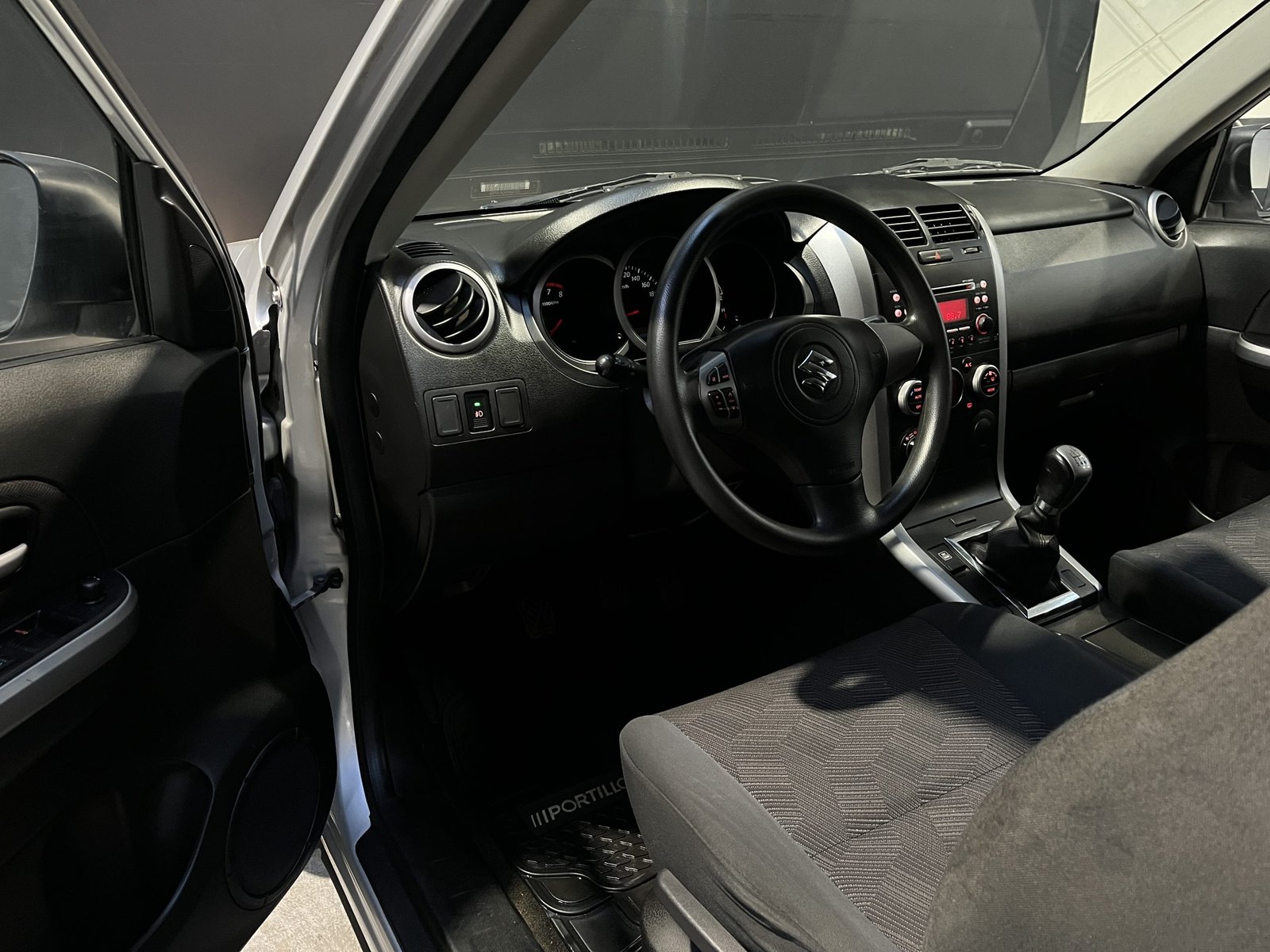 Suzuki GRAND VITARA GLX SPORT 4X4 2.4 2018 - Imagen 11 de 16
