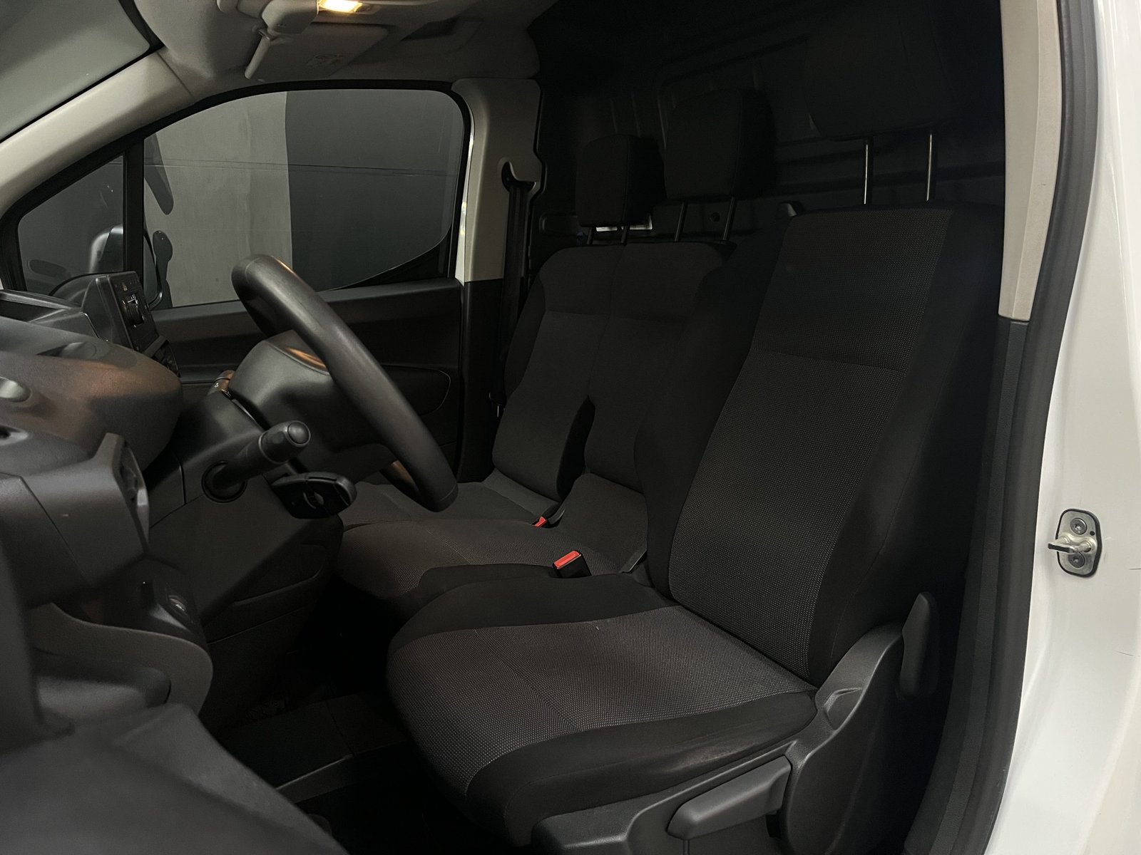 PEUGEOT PARTNER HDI 92 L1 1.6 2021 - Imagen 15 de 16