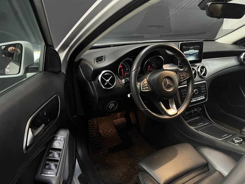 Mercedes-Benz GLA200 1.6 AUT 2018 - Imagen 12 de 19