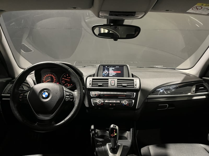 BMW 118 I LCI 1.5 AUT 2017 - Imagen 13 de 19