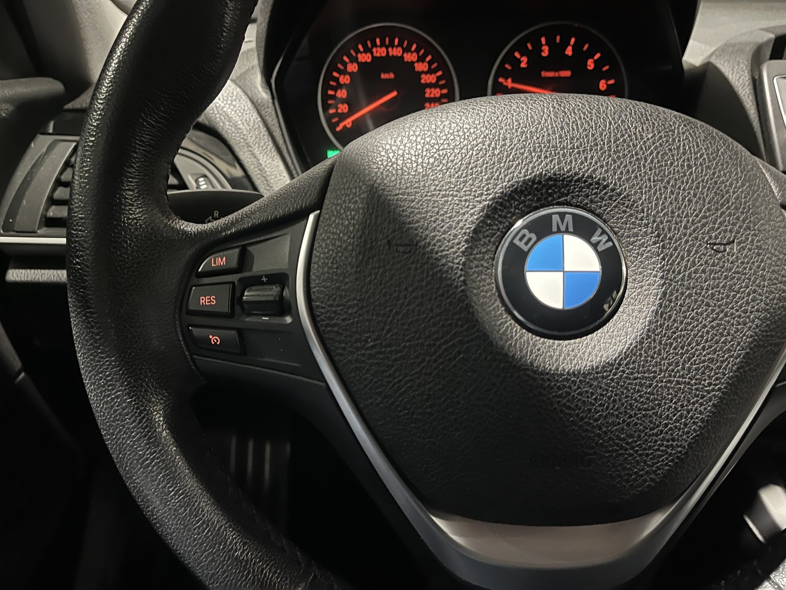 BMW 118 I LCI 1.5 AUT 2017 - Imagen 14 de 19