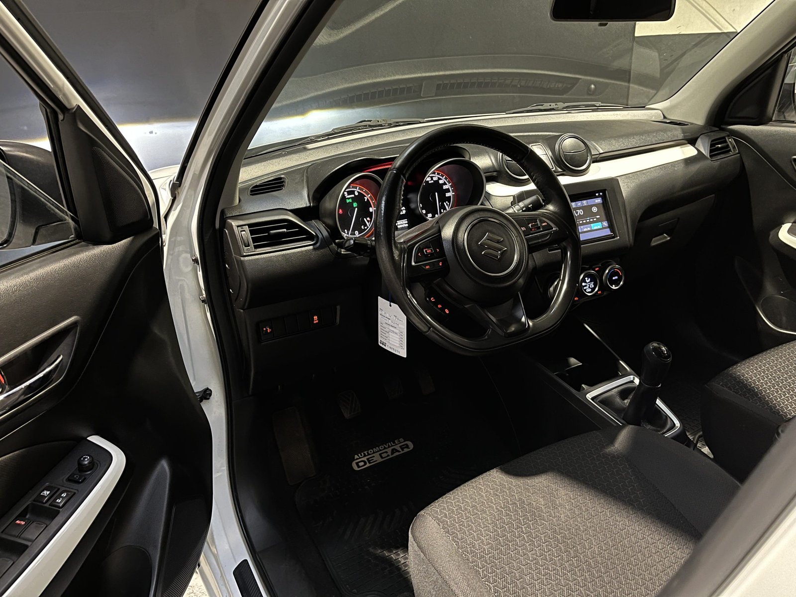 Suzuki SWIFT GLX HB 1.0 2018 - Imagen 12 de 19