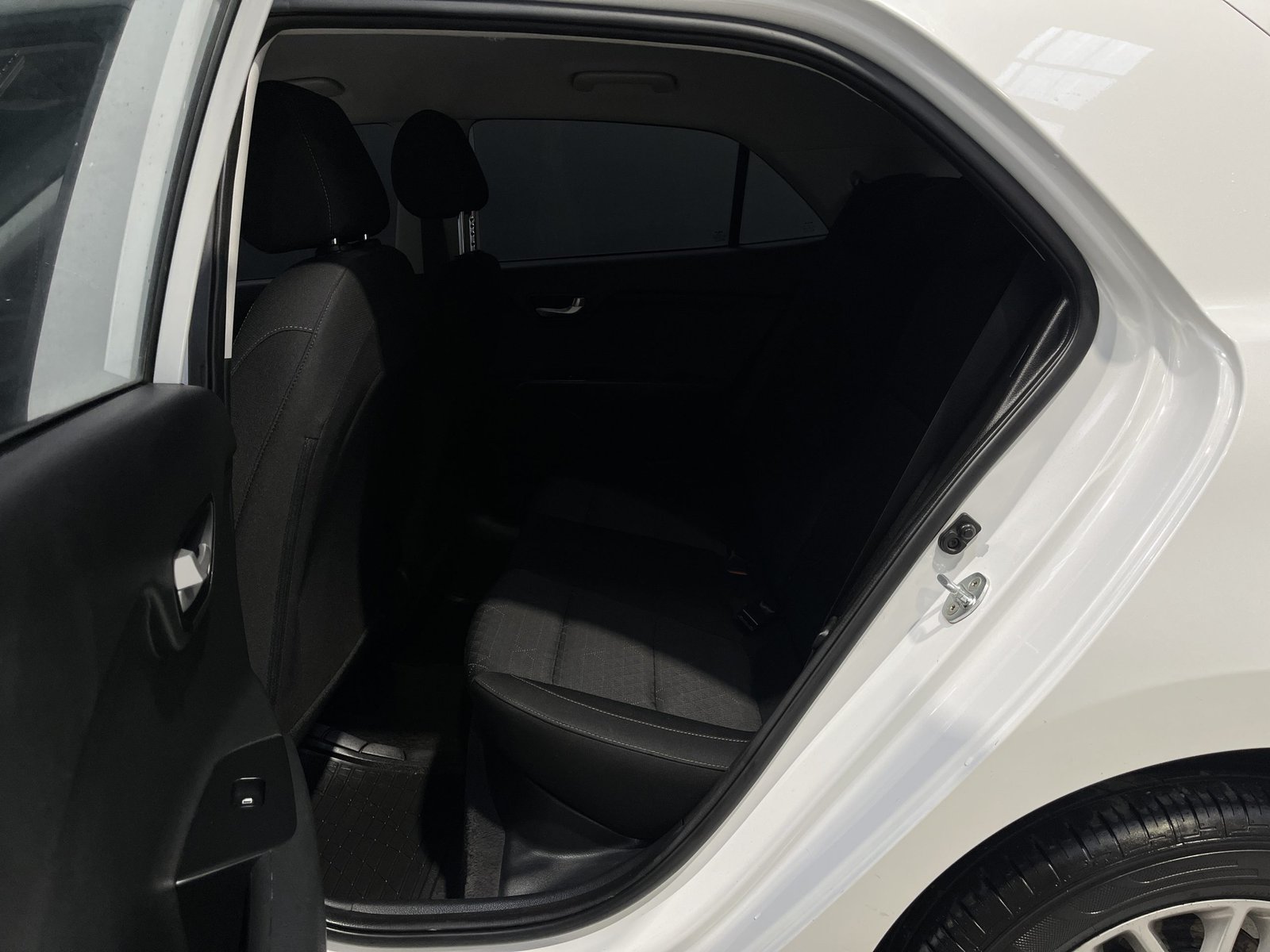 Kia RIO 5 1.4 LX MT 2022 - Imagen 10 de 19