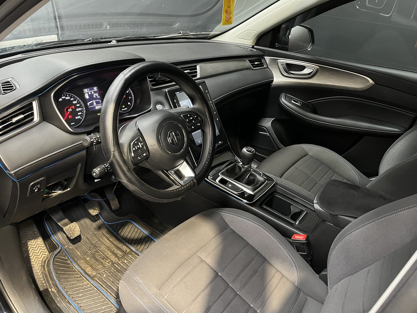 MG RX-5 MT COM 1.5 2024 - Imagen 10 de 16