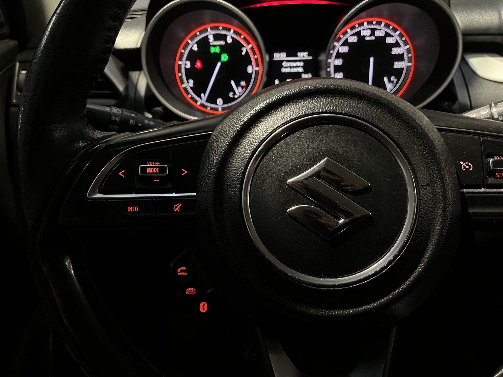 Suzuki SWIFT GLX HB 1.0 2018 - Imagen 15 de 19