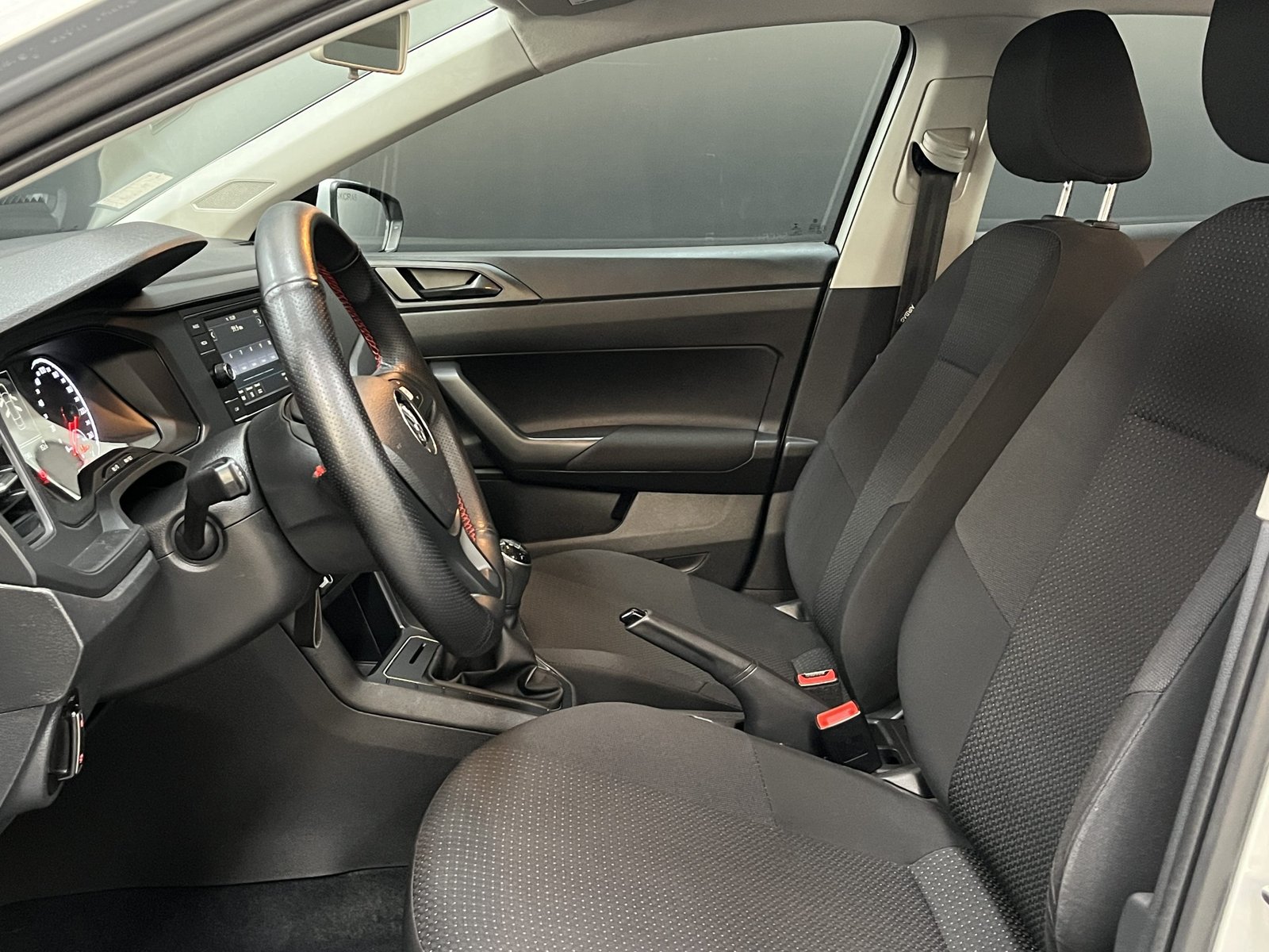 VOLKSWAGEN VIRTUS 1.6 TRENDLINE MT 2023 - Imagen 17 de 20