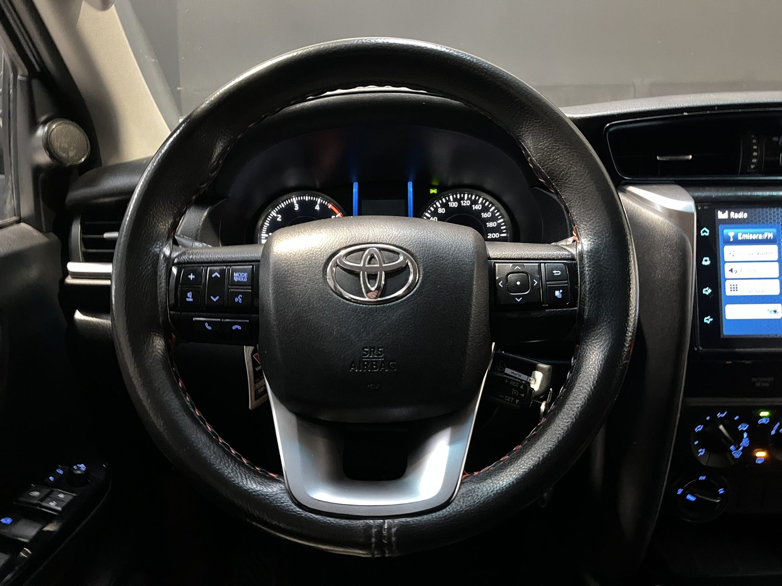 Toyota FORTUNER SR5 4X4 MT 2.8 2022 - Imagen 10 de 20