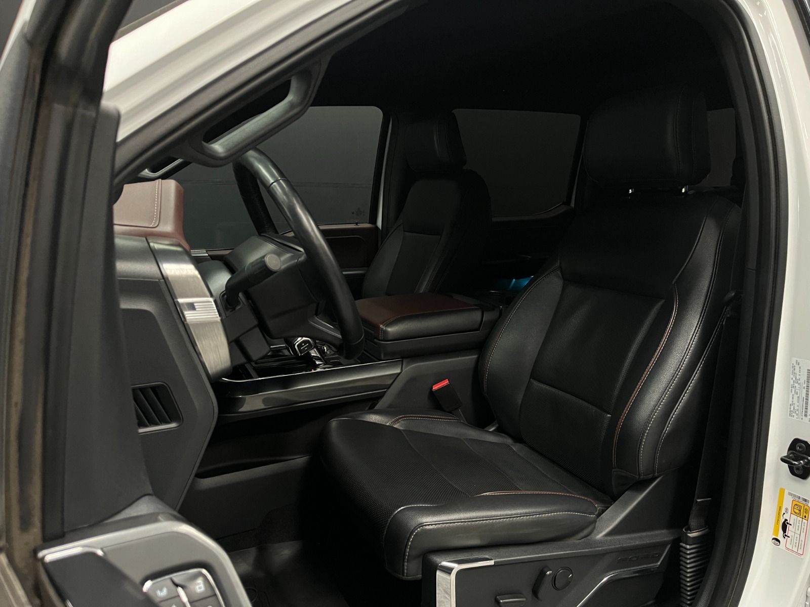 Ford F-150 LARIAT SPORT 4X4 5.0L AUT 2024 - Imagen 13 de 19