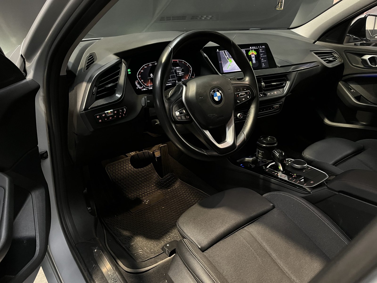 BMW 118I HATCHBACK 1.5 AUT 2022 - Imagen 10 de 19