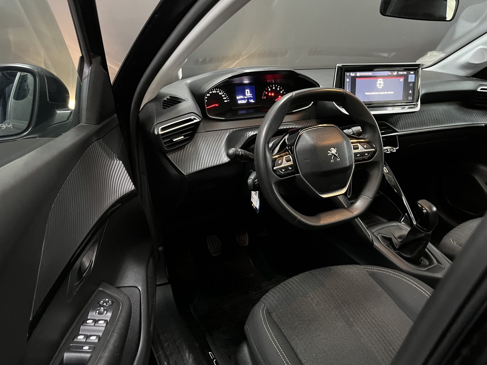 Peugeot 208 STYLE 1.2 MT 2023 - Imagen 12 de 19