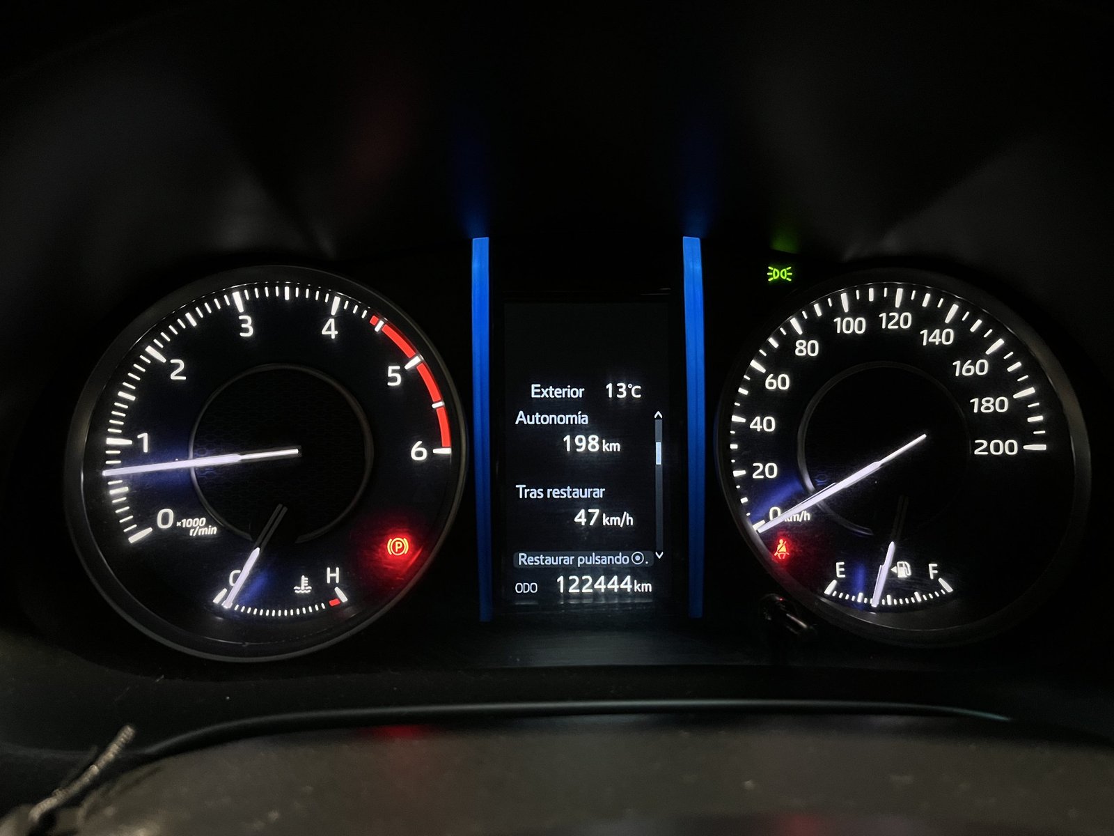 Toyota FORTUNER SR5 4X4 MT 2.8 2022 - Imagen 13 de 20