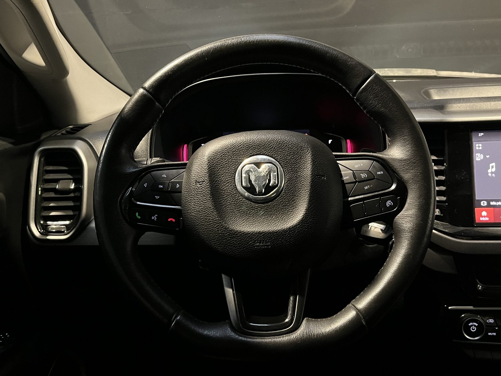 RAM 1000 BIG HORN FWD BZ 1.8 AUT 2024 - Imagen 16 de 19