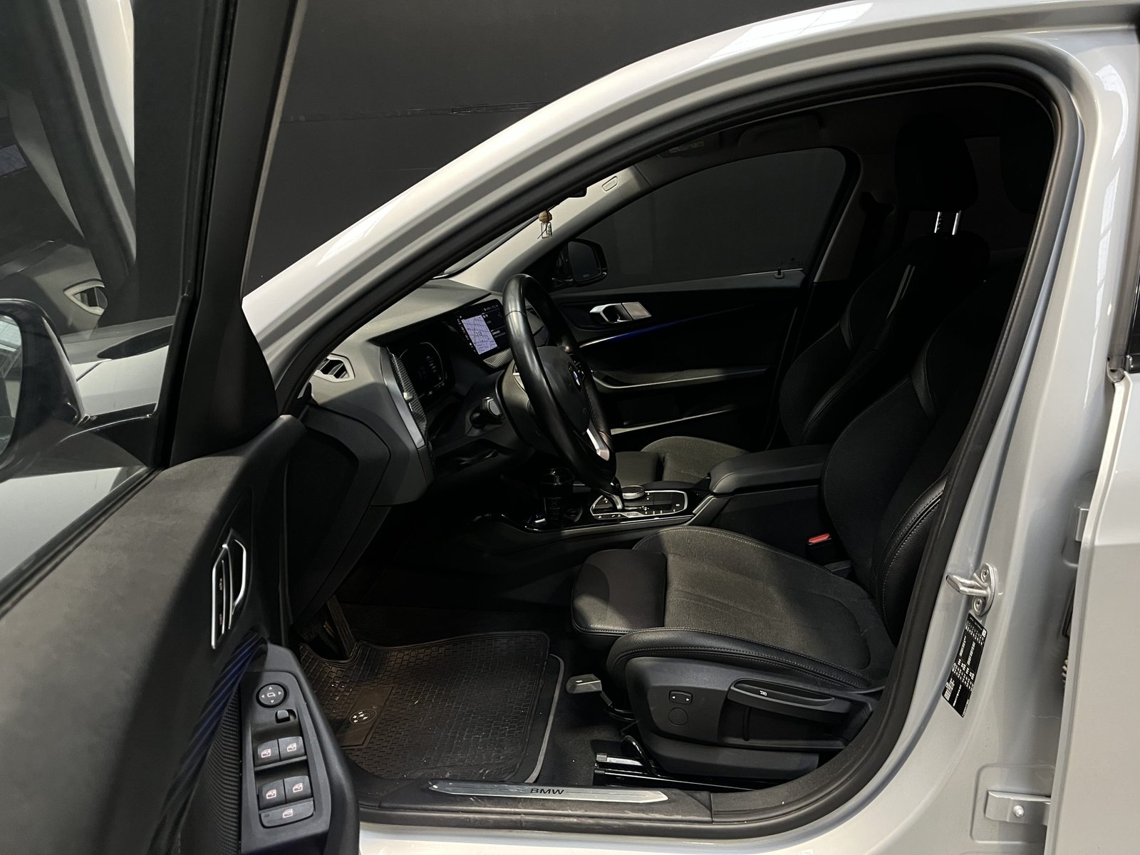 BMW 118I HATCHBACK 1.5 AUT 2022 - Imagen 18 de 19