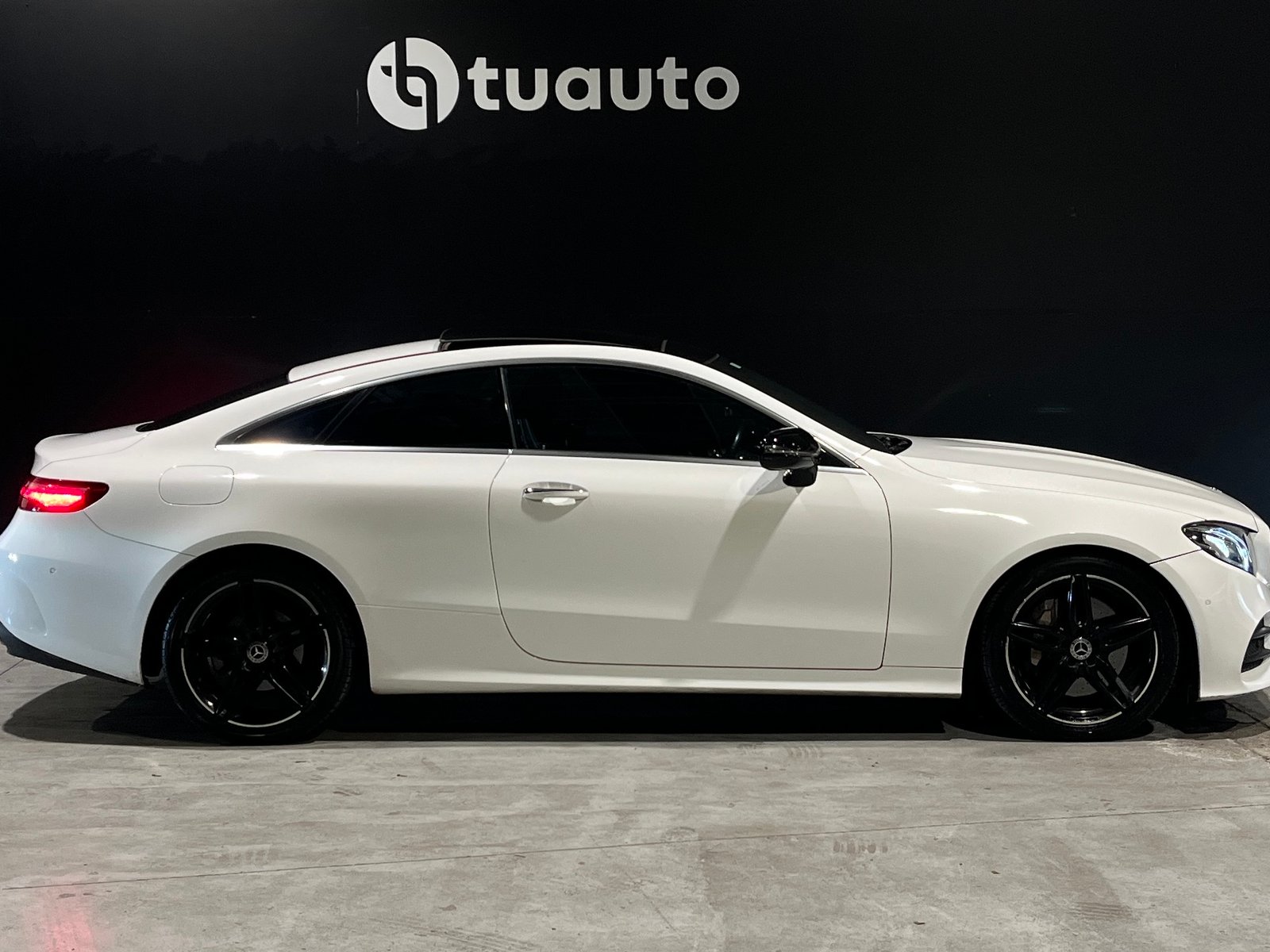 Mercedes-Benz E300 C COUPE 2.0 AT 2019 - Foto 3 de 18