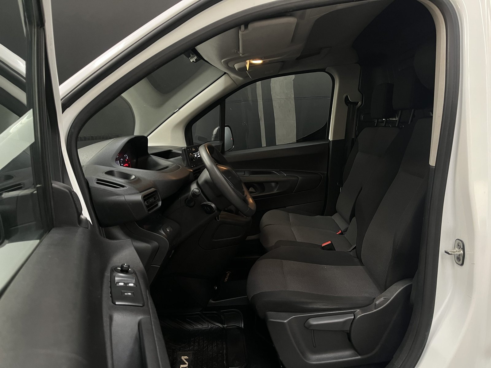 PEUGEOT PARTNER HDI 92 L1 1.6 2021 - Imagen 14 de 16
