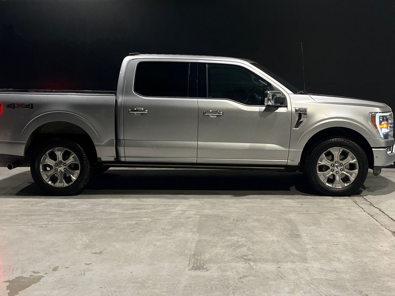 Ford F-150 PLATINUM 4X4 3.5 AUT 2022 - Foto 3 de 19