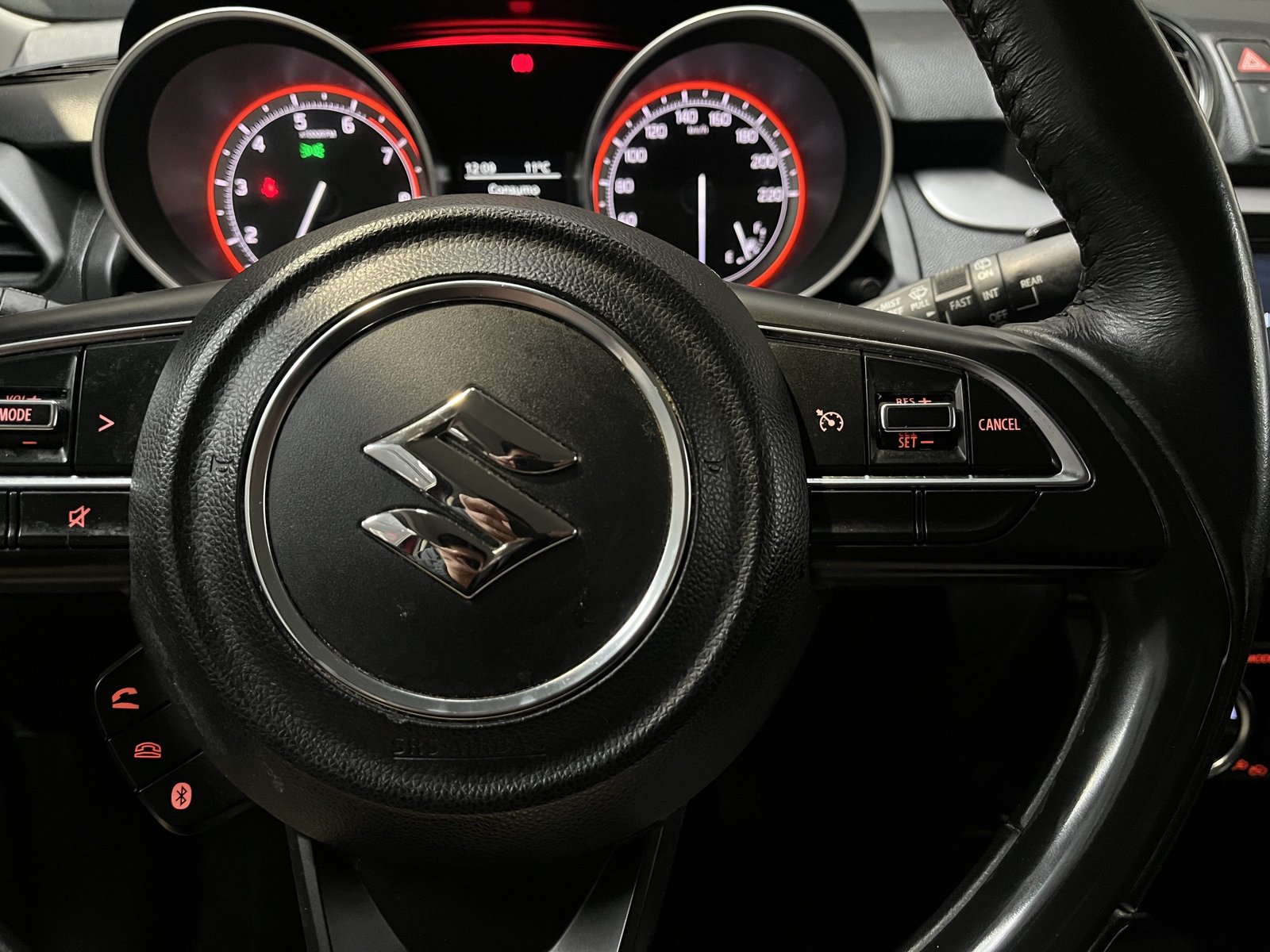 Suzuki SWIFT DIT HB 1.0 MT 2023 - Imagen 14 de 18