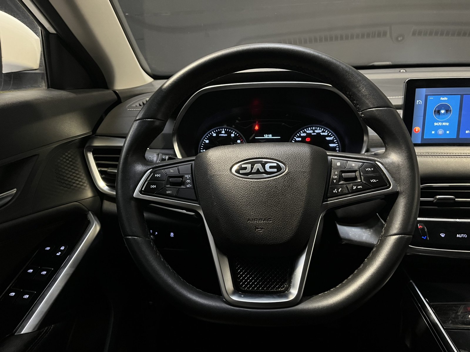 JAC JS8 LUXURY 1.5 AUT 2023 - Imagen 12 de 19