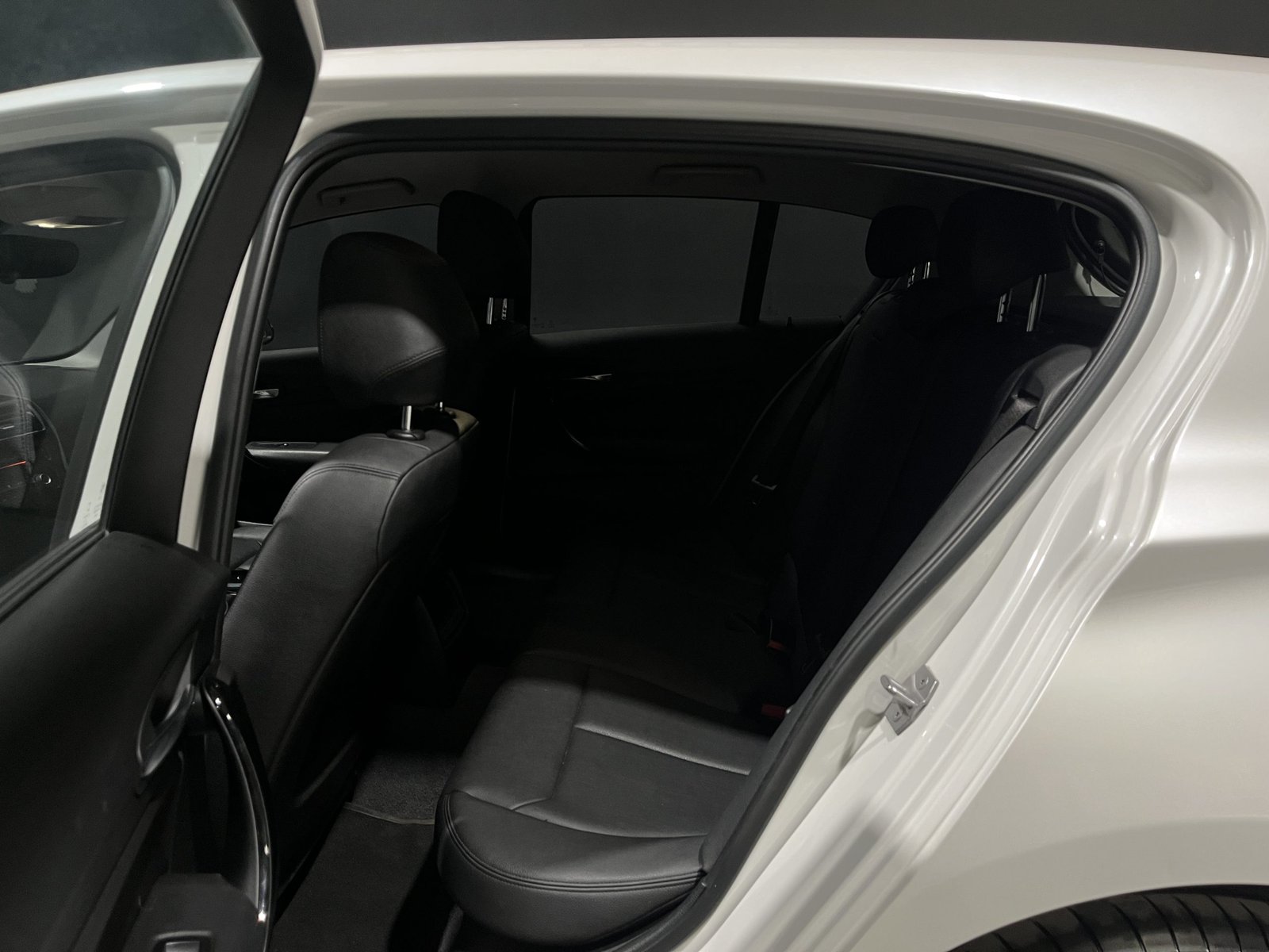 BMW 118 I LCI 1.5 AUT 2017 - Imagen 10 de 19