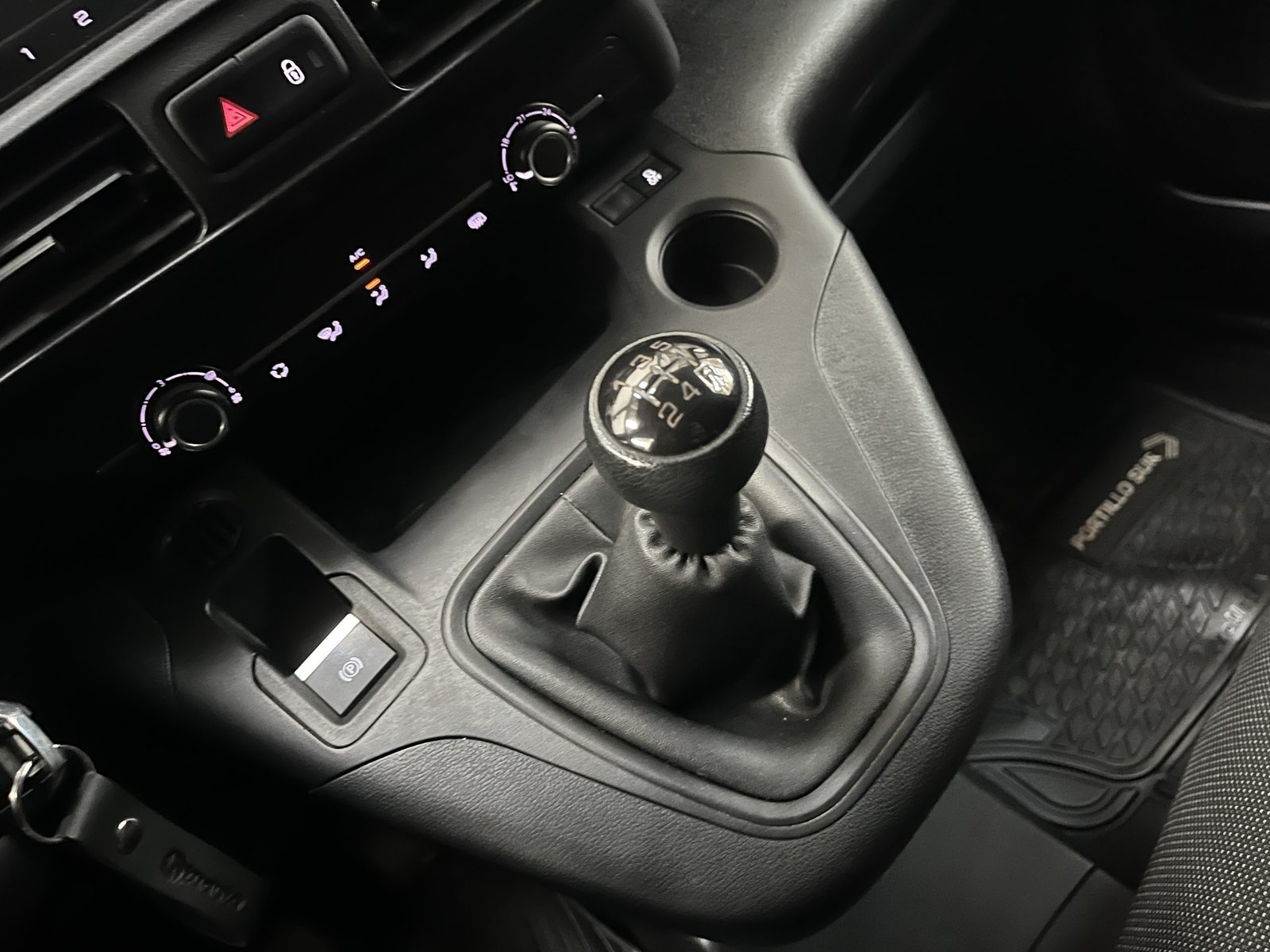 PEUGEOT PARTNER HDI 92 L1 1.6 2021 - Imagen 13 de 16