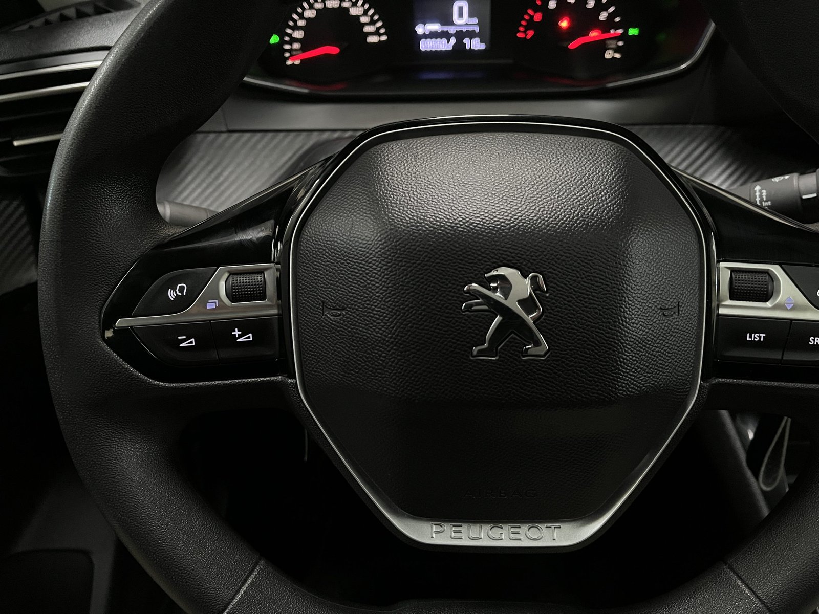 Peugeot 208 STYLE 1.2 MT 2023 - Imagen 15 de 19