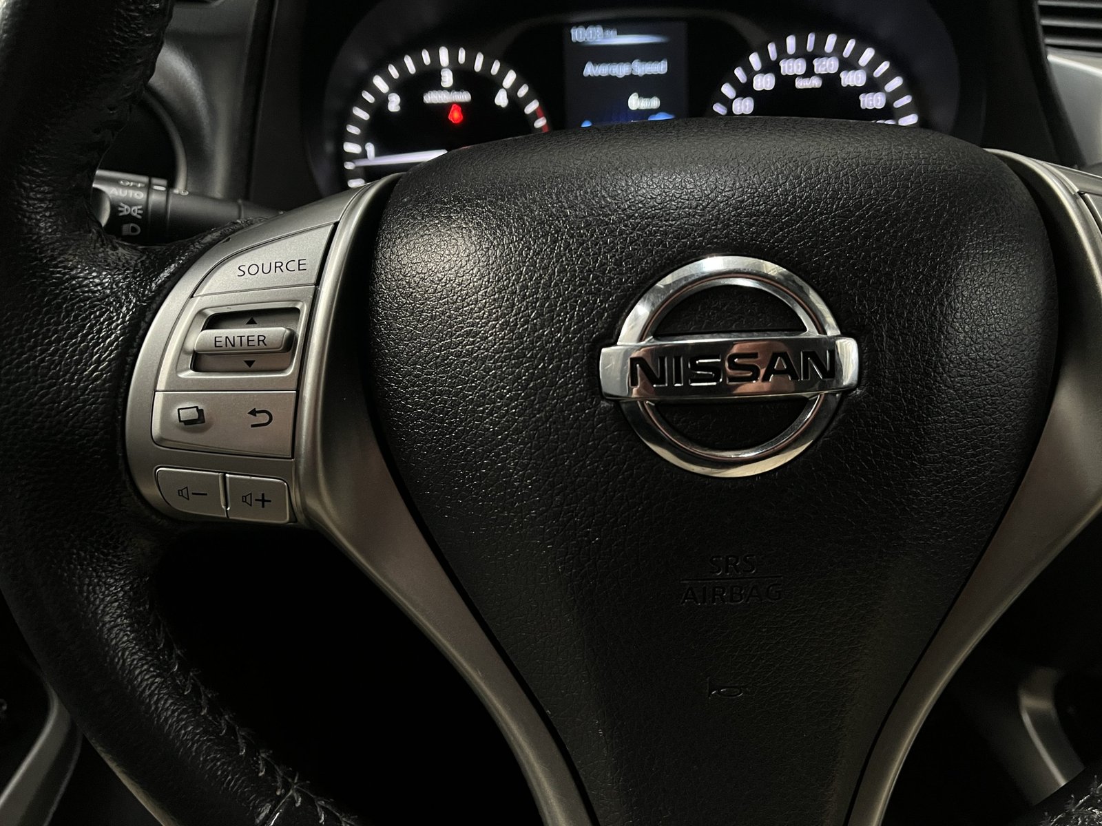 Nissan NP300 DCAB LE 4X4 2.3 AUT 2017 - Imagen 13 de 18