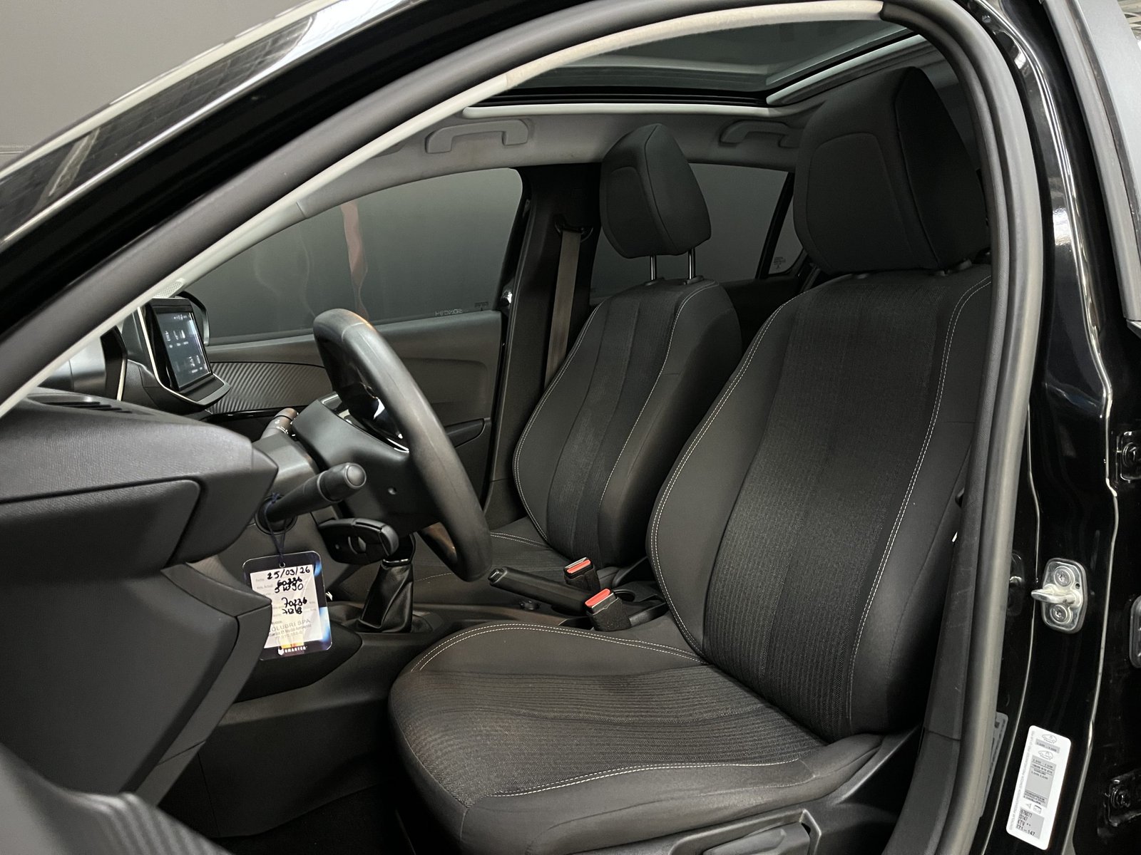 Peugeot 208 STYLE 1.2 MT 2023 - Imagen 11 de 19
