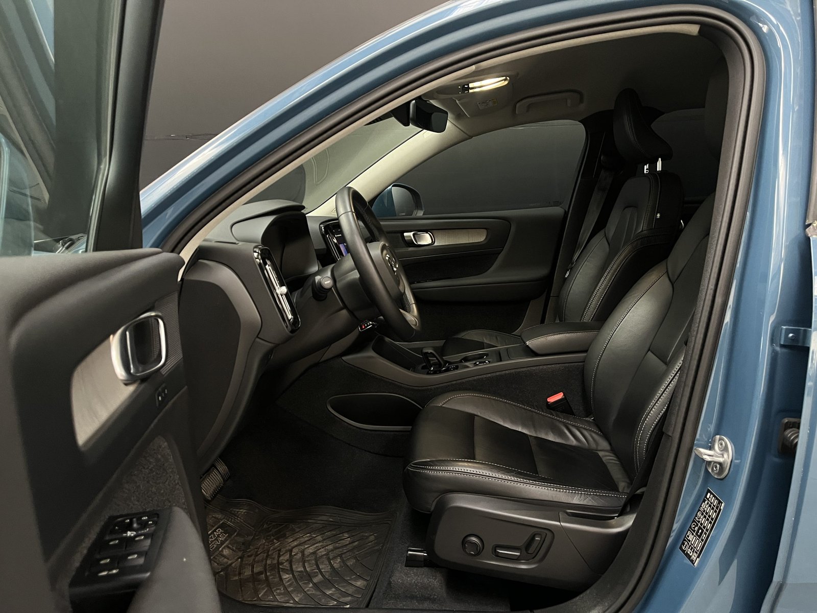 Volvo XC40 B4 PLUS 2.0 AUT 2024 - Imagen 9 de 17