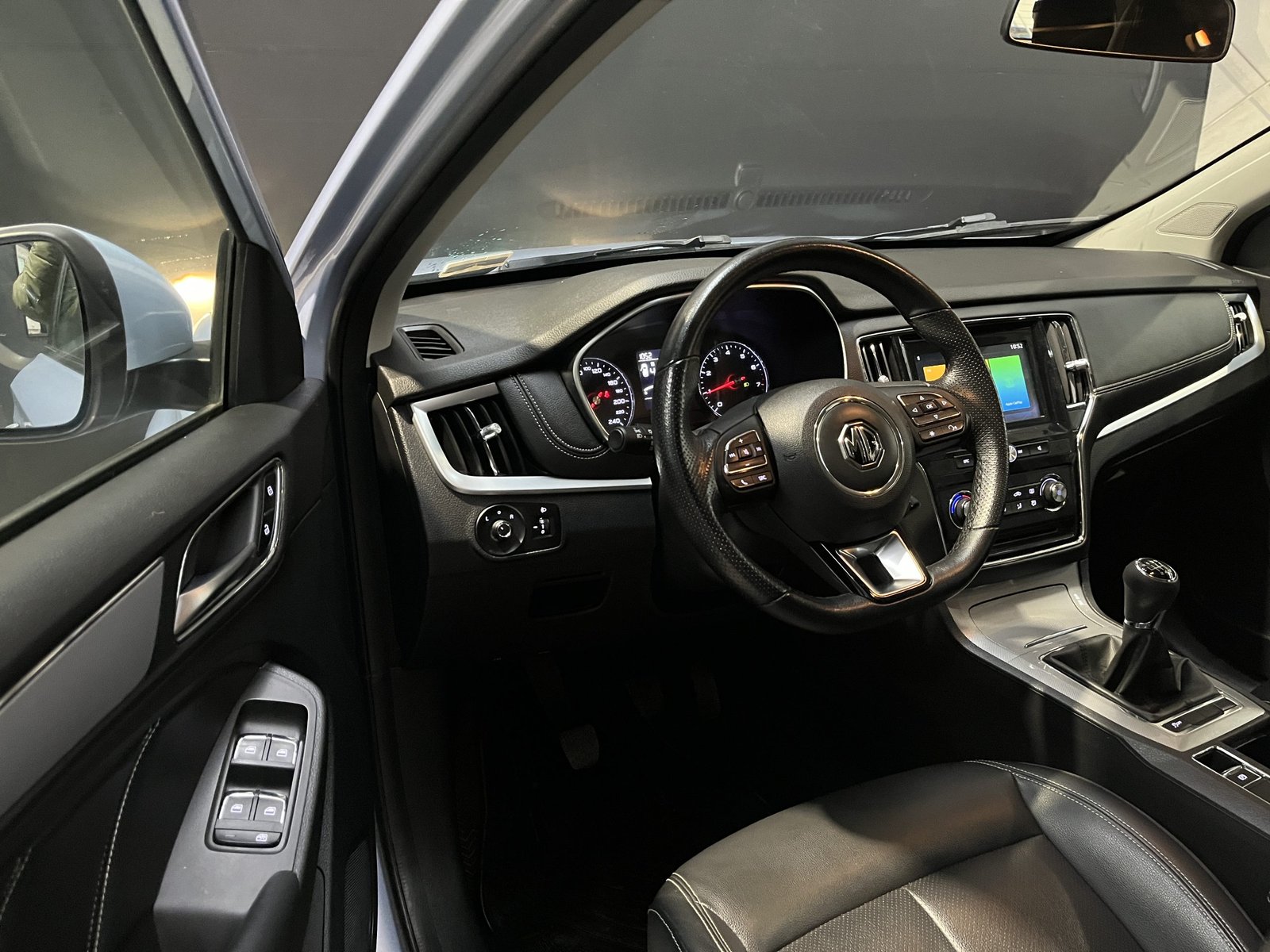 MG RX5 1.5 MT COM 2021 - Imagen 12 de 19