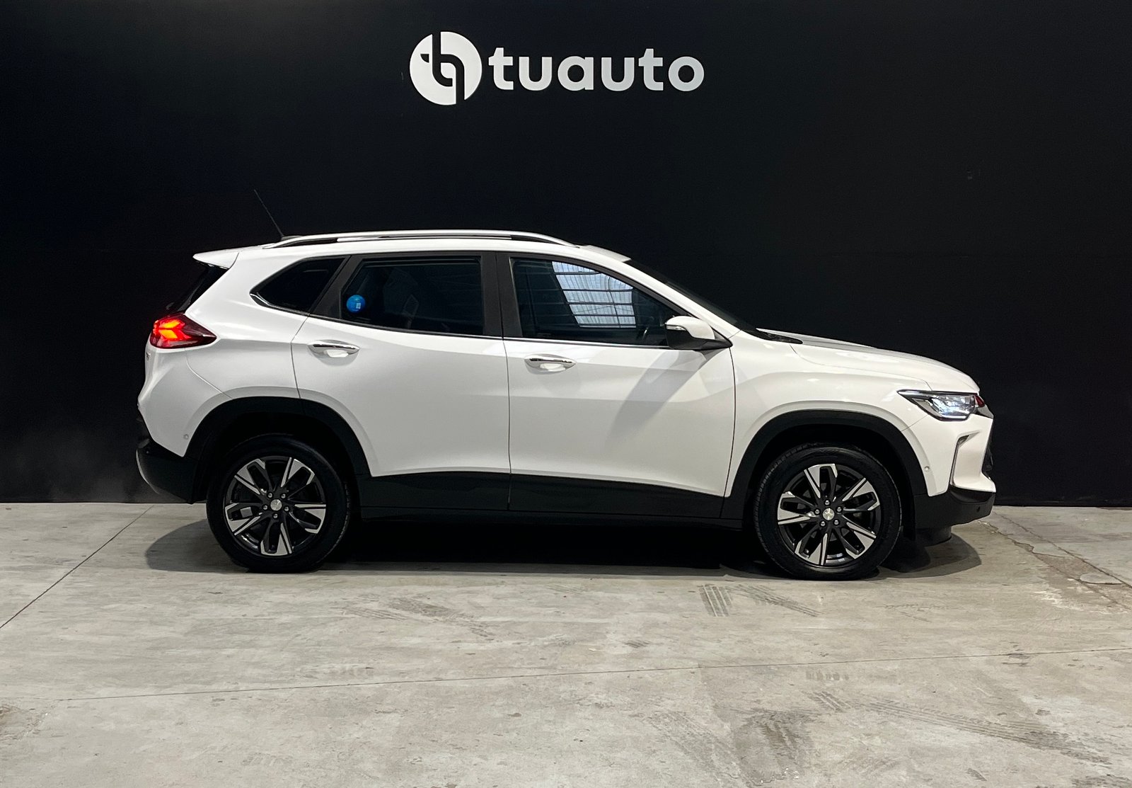 Chevrolet TRACKER PREMIER 1.2T AUT 2021 - Imagen 3 de 20