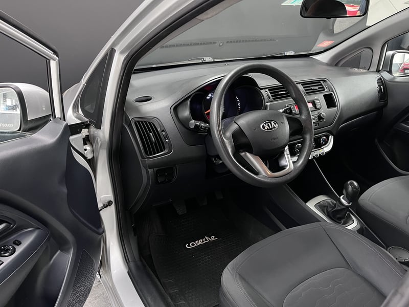 Kia RIO5 UB EX 1.4 MT 2013 - Imagen 12 de 17