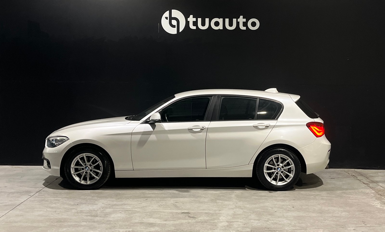 BMW 118 I LCI 1.5 AUT 2017 - Imagen 6 de 19