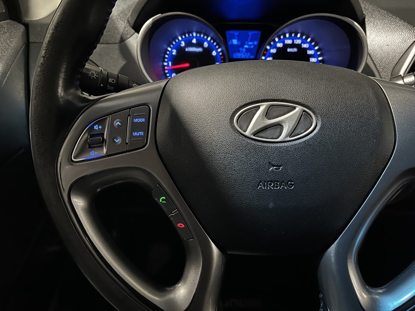 Hyundai TUCSON GL 2.0 MT 2015 - Imagen 15 de 18