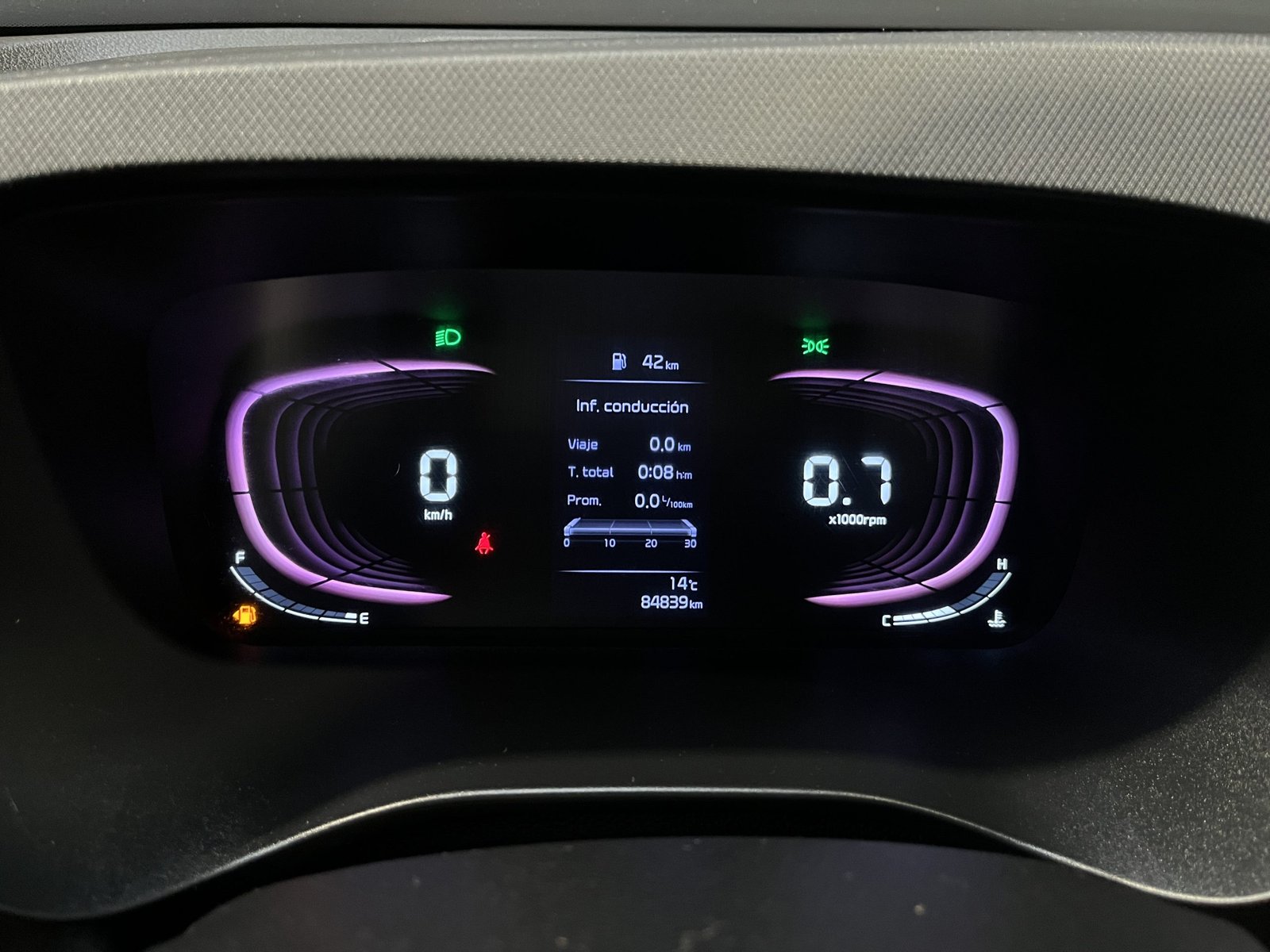 Kia CARENS LX 1.5 MT 2023 - Imagen 16 de 18