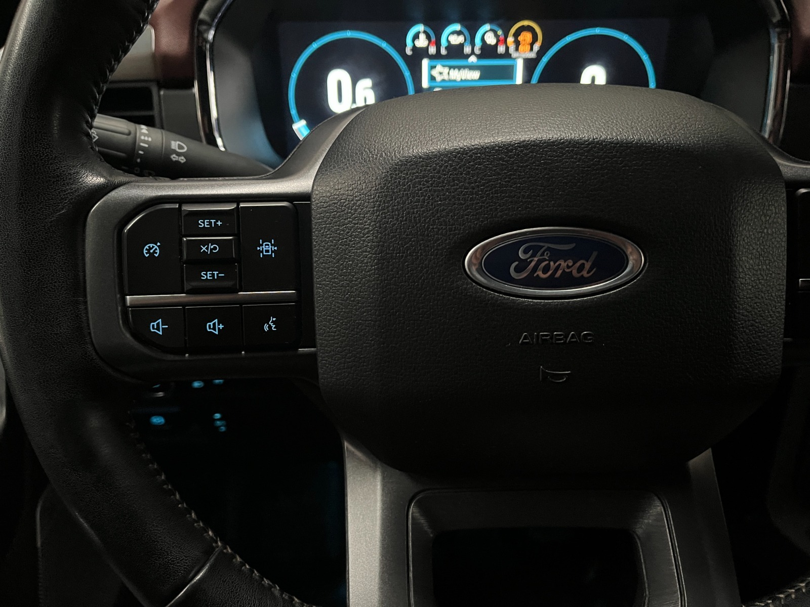Ford F-150 LARIAT SPORT 4X4 5.0L AUT 2024 - Imagen 15 de 19