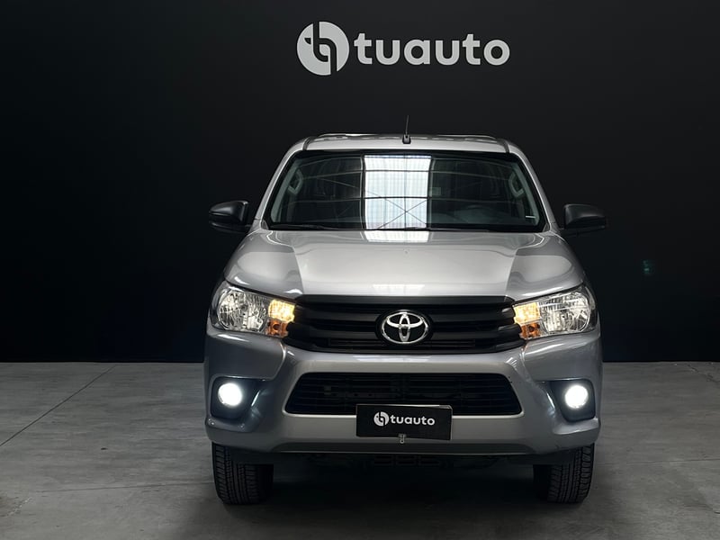 Toyota HILUX DX 2.4 MT 4X2 2021