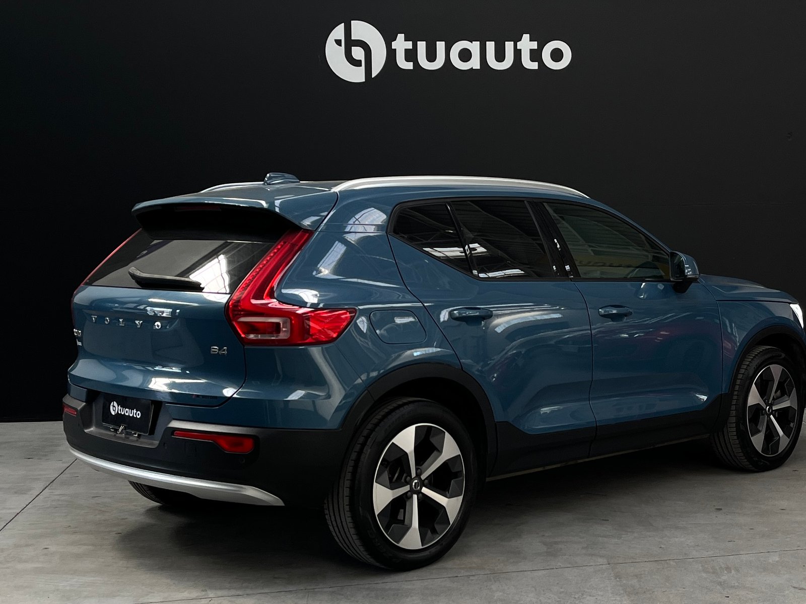 Volvo XC40 B4 PLUS 2.0 AUT 2024 - Foto 4 de 17