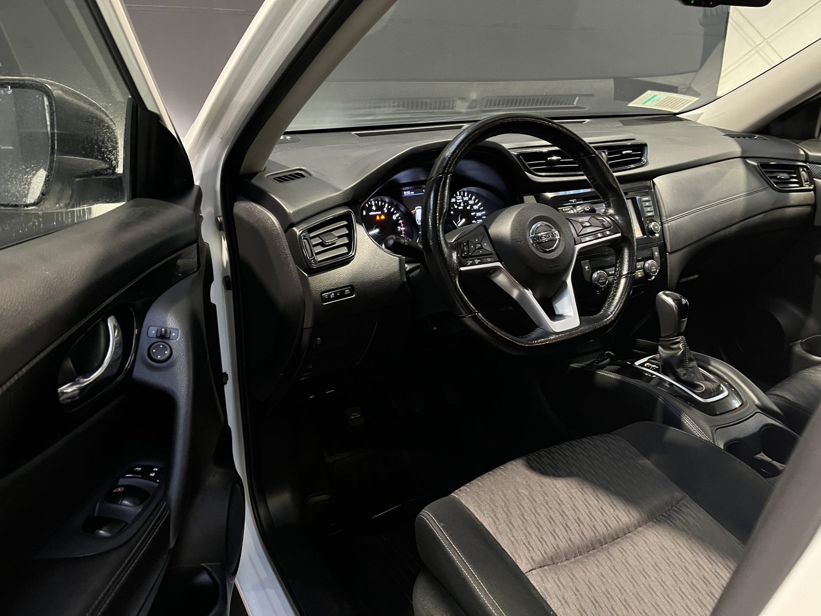 Nissan X-TRAIL ADVANCE CVT 2.5 AT 2023 - Imagen 13 de 20