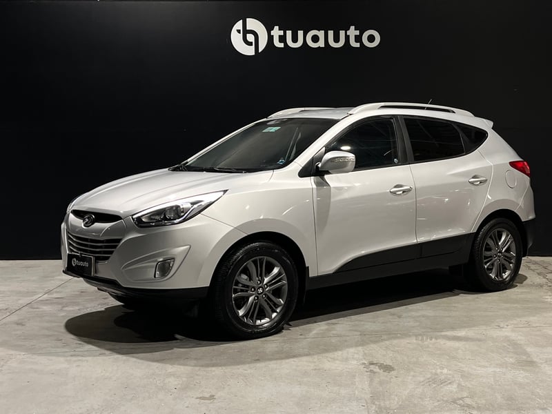 Hyundai TUCSON GL 2.0 MT 2015 - Imagen 8 de 18