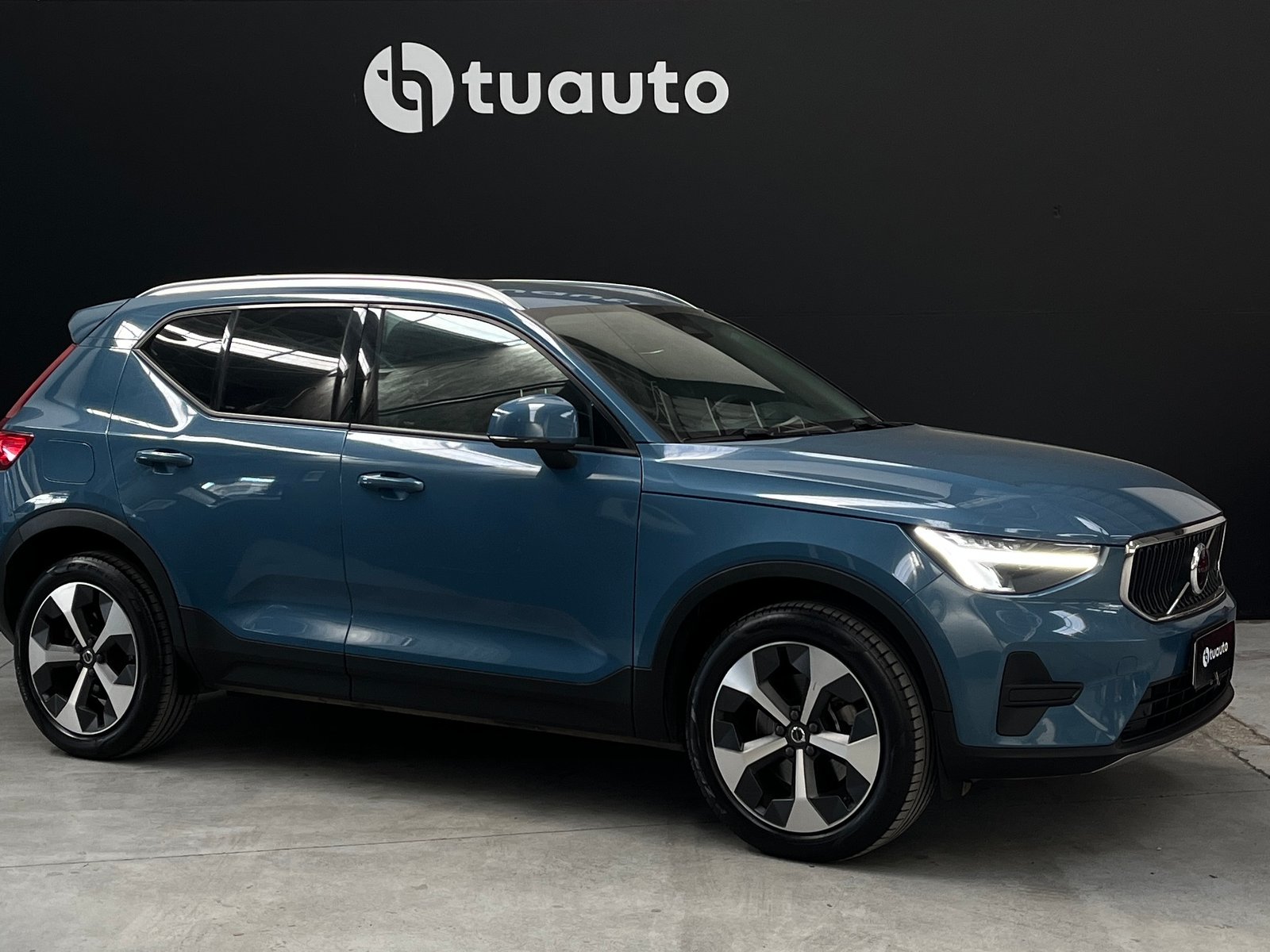 Volvo XC40 B4 PLUS 2.0 AUT 2024 - Foto 2 de 17