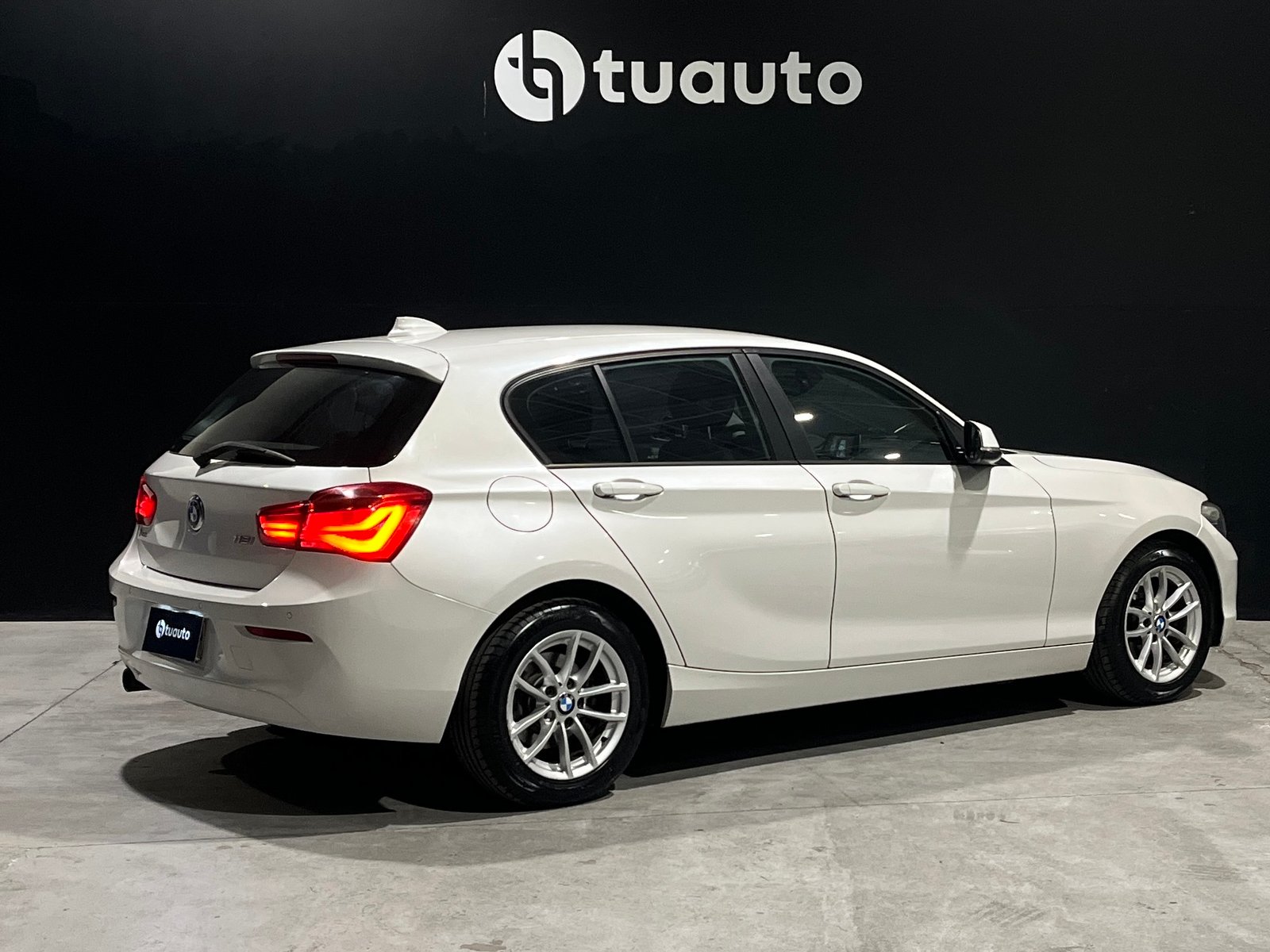 BMW 118 I LCI 1.5 AUT 2017 - Foto 3 de 19