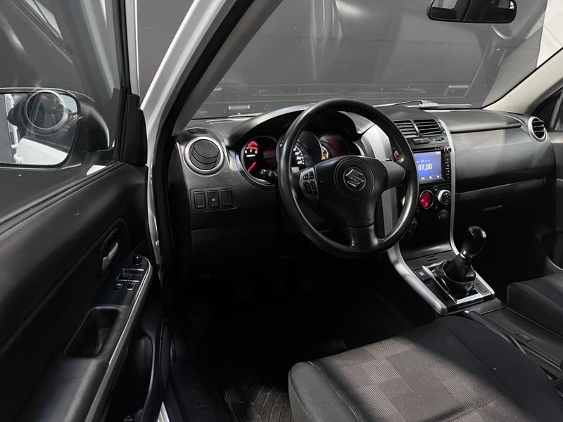 Suzuki GRAND VITARA GLX 4X4 2.4 2019 - Imagen 9 de 14