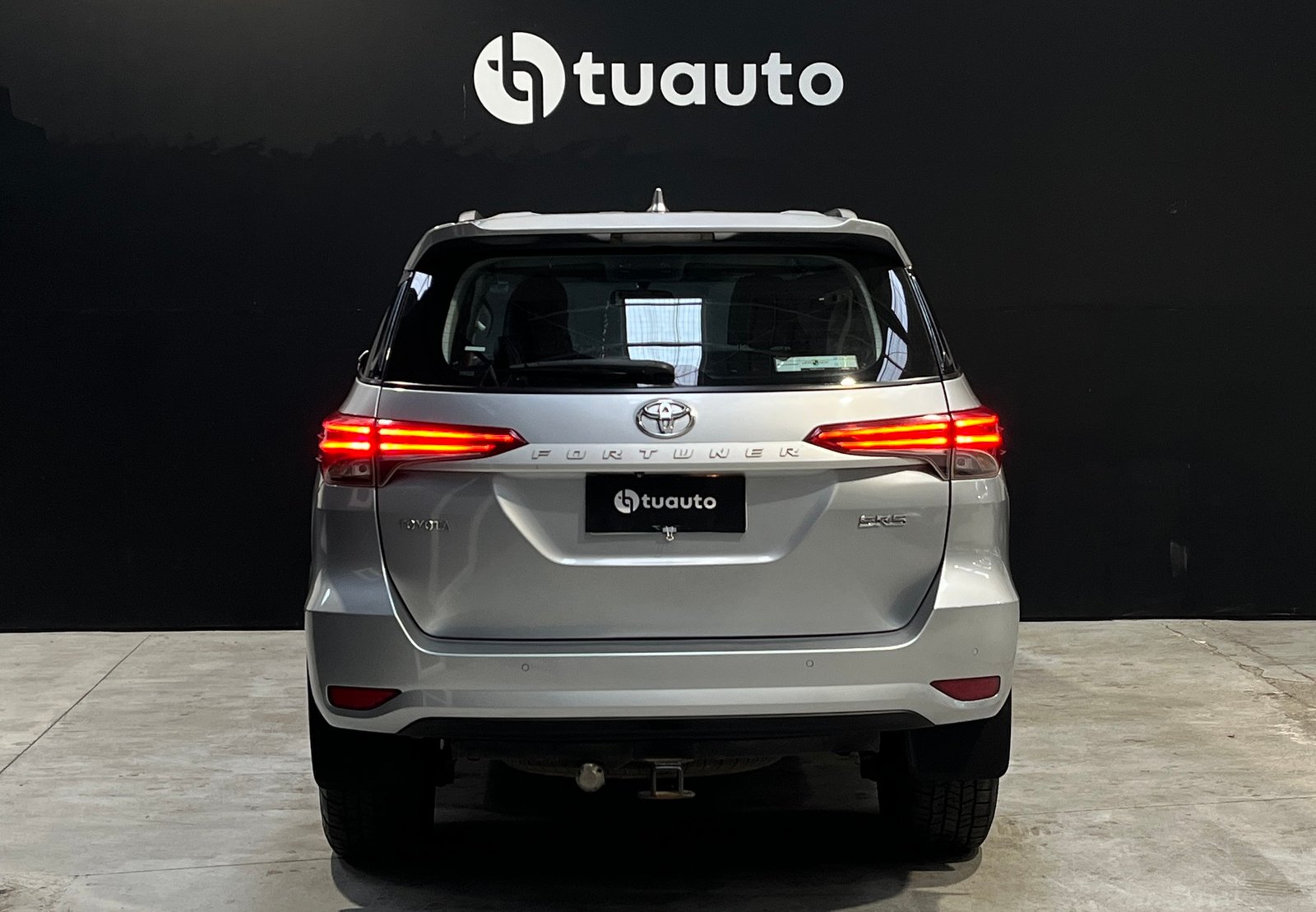 Toyota FORTUNER SR5 4X4 MT 2.8 2022 - Foto 5 de 20