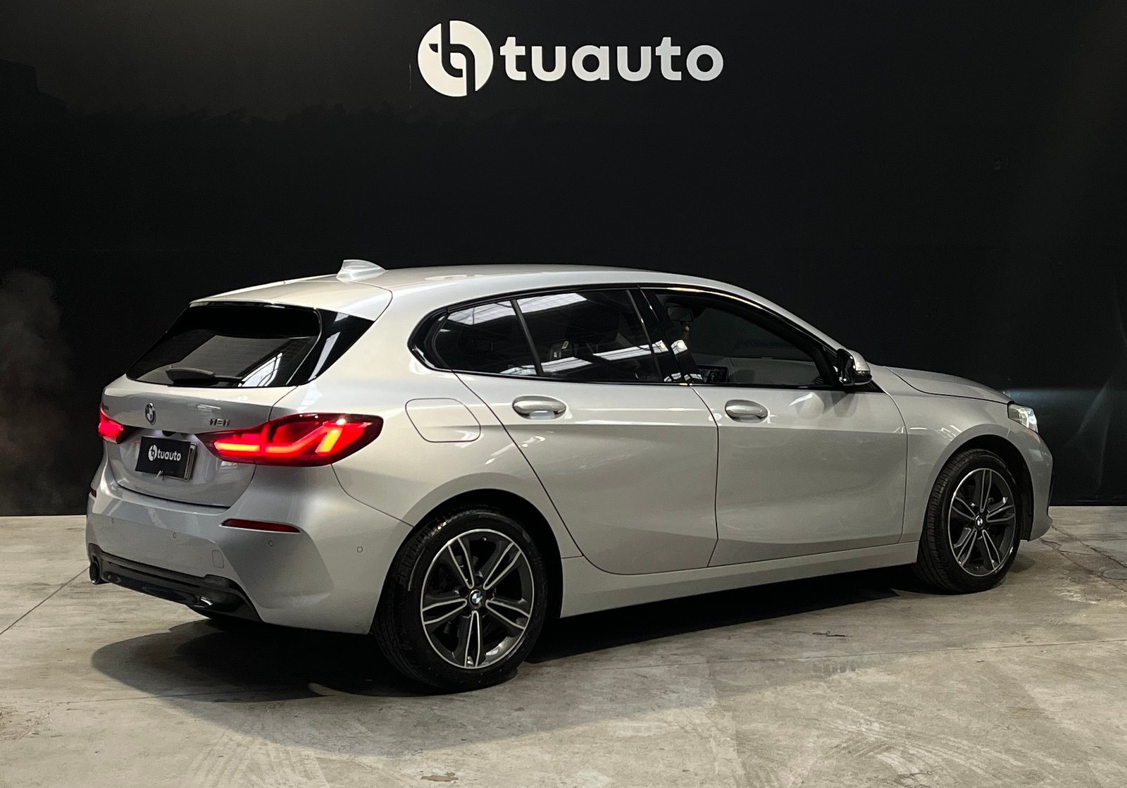 BMW 118I HATCHBACK 1.5 AUT 2022 - Imagen 4 de 19