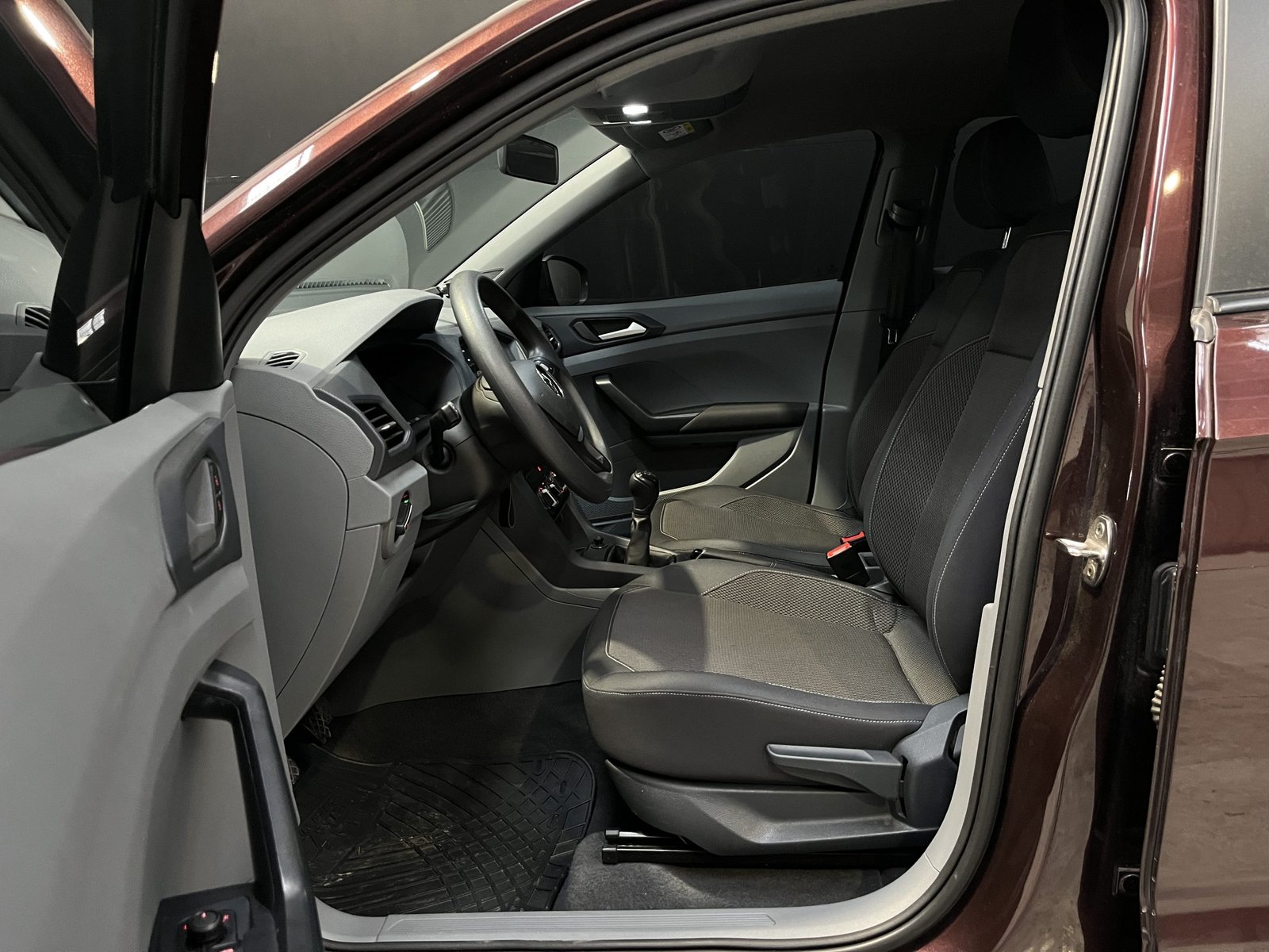 Volkswagen T-CROSS TRENDLINE 1.6 2020 - Imagen 9 de 19