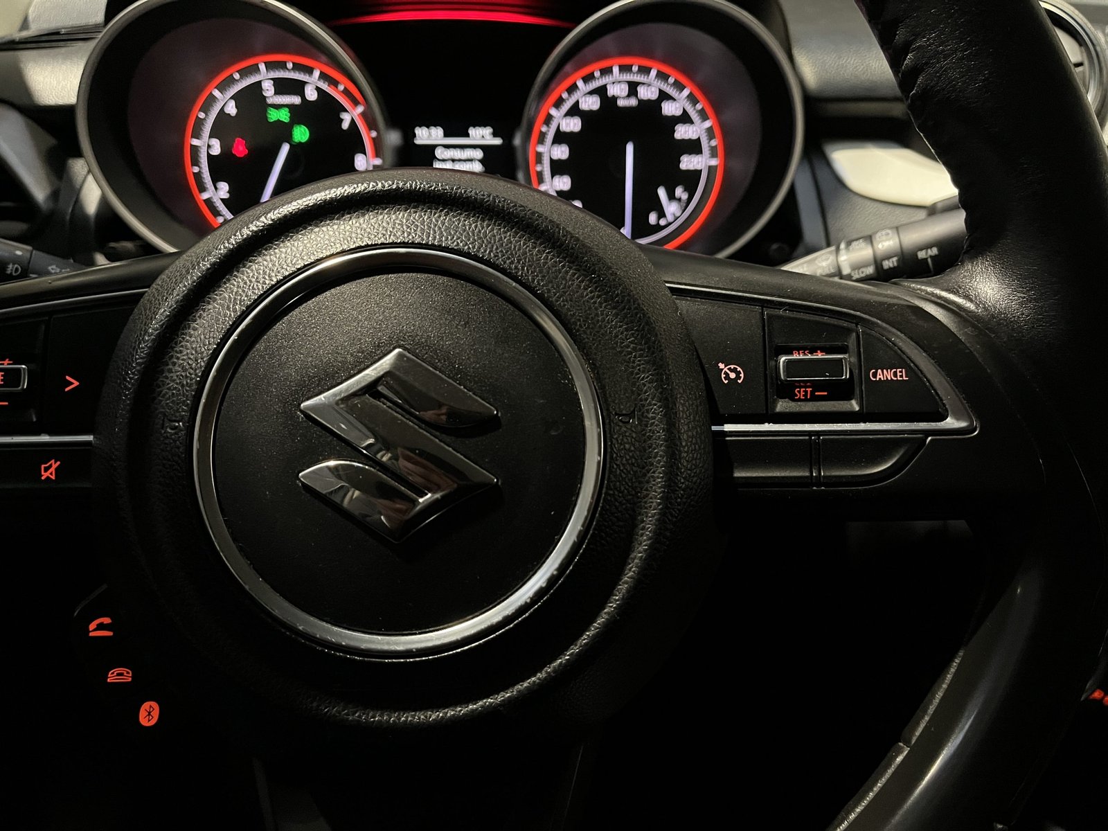 Suzuki SWIFT GLX HB 1.0 2018 - Imagen 16 de 19
